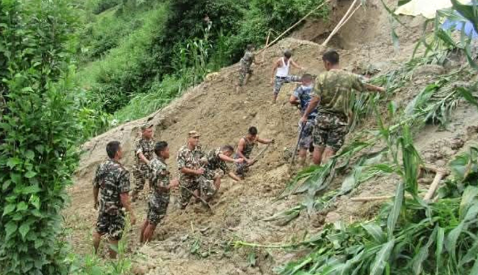 इलाममा भीषण पहिरो, १८ जनाको मृत्यु — बाढी र अविरल वर्षाले विपद् डरलाग्दो रूप लिँदै