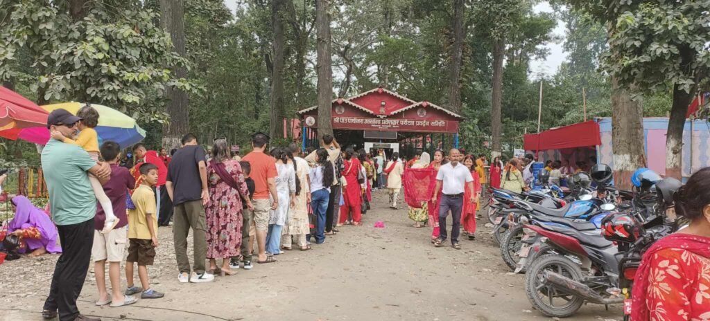 पाउ पाथिभरा मन्दिरमा भक्तजनको उल्लासमय सहभागिता