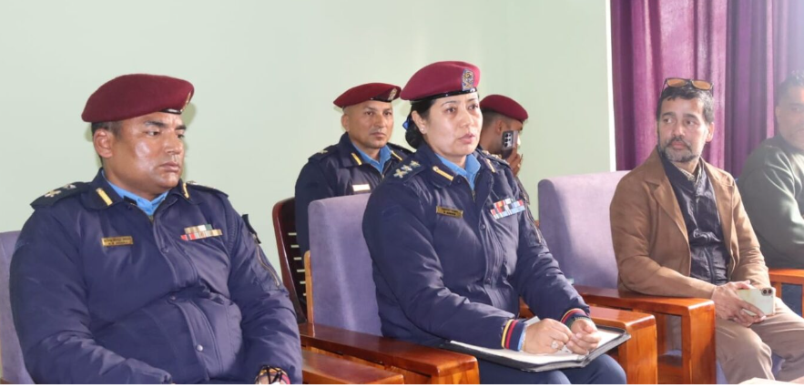 झापामा एकिकृत सुरक्षा प्रणालीको तयारीमा प्रहरी-लुटिएका हतियार खोज्दै एसपी खड्का