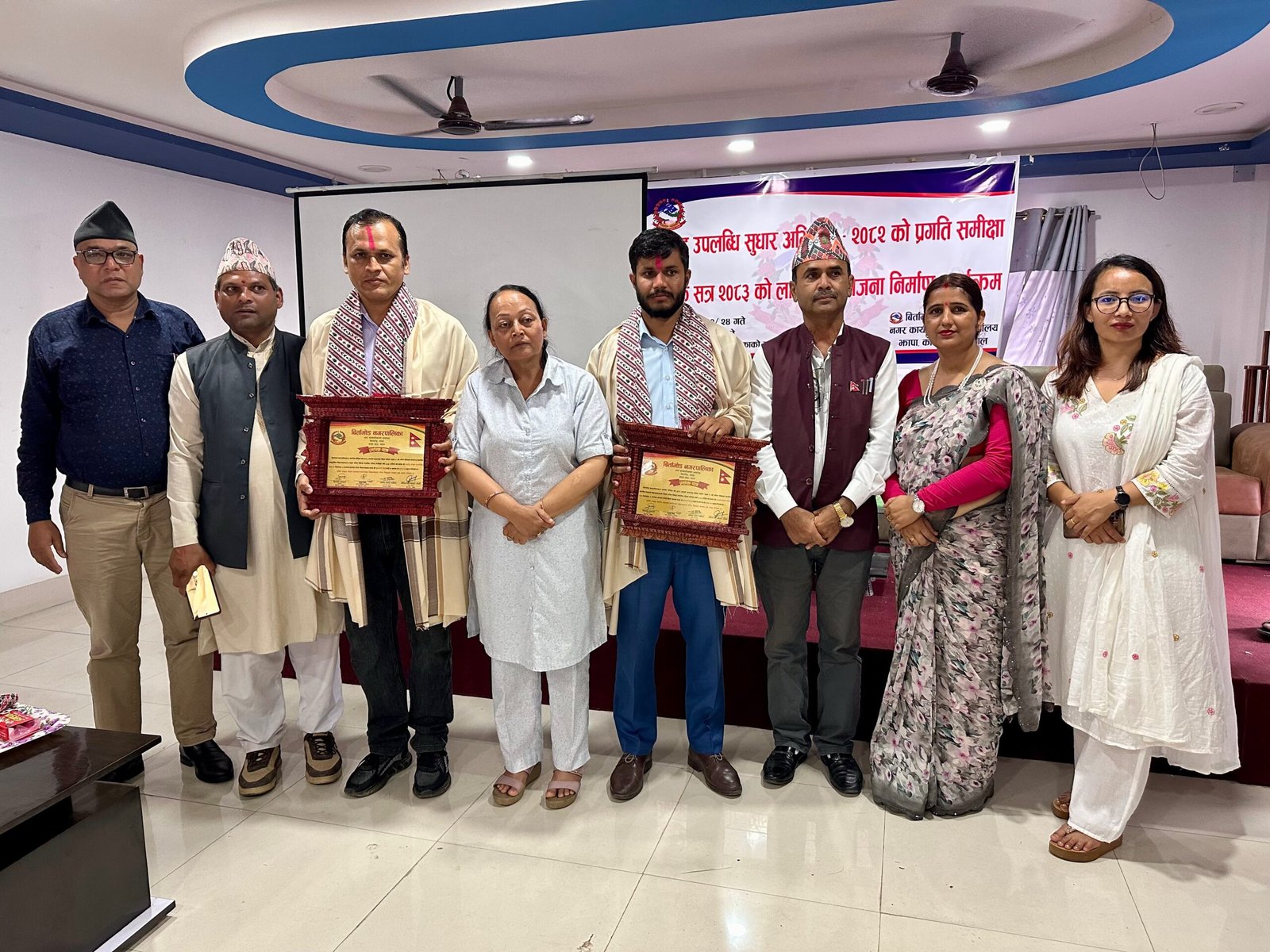 शिक्षा परीक्षामा उत्कृष्ट नतिजा दिलाउने बिर्तामोडका दुई शिक्षक सम्मानित